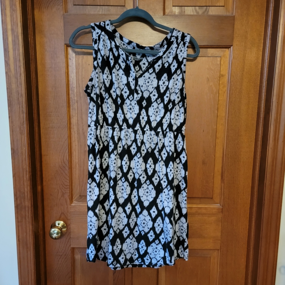 Sonoma dress petite large black and white pattern